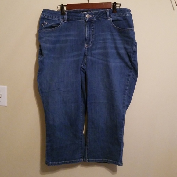 lee curvy fit capris